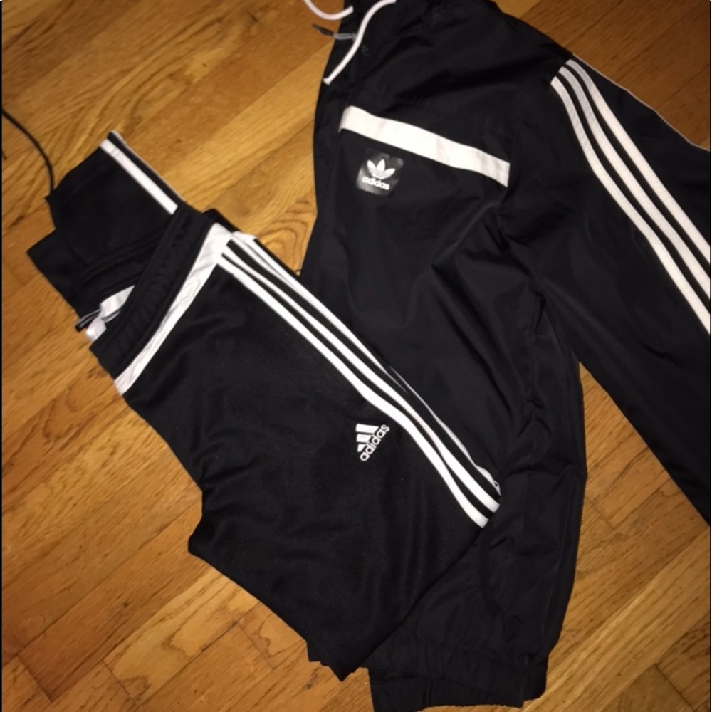 Women’s Adidas size small in EUC.